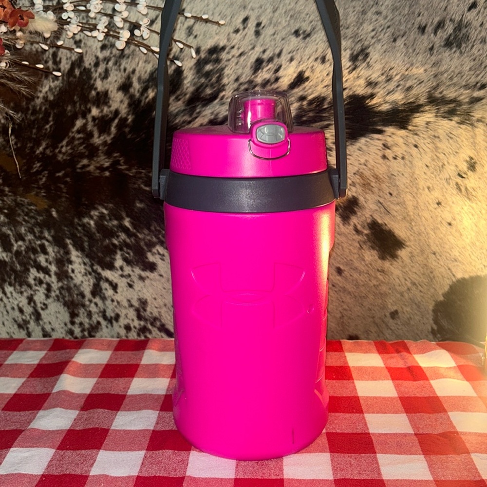 New Underarmour 64oz water jug